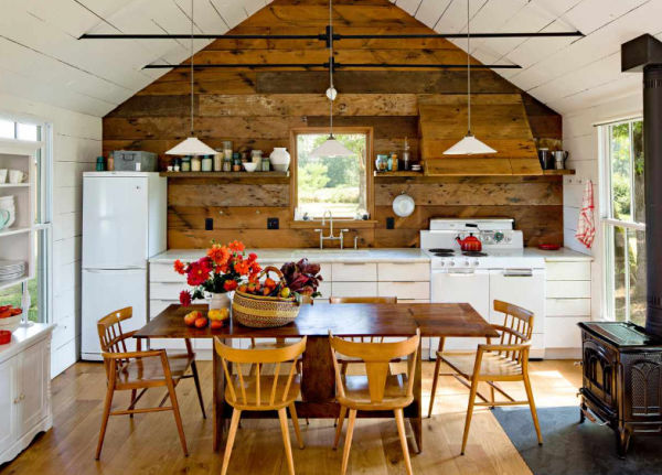 Dinding dengan aksen kayu palet